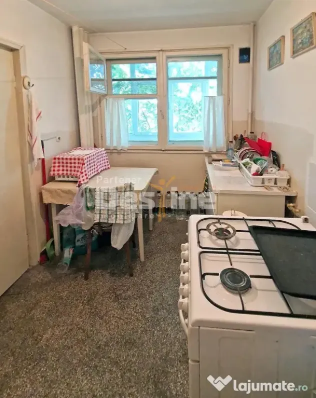 APARTAMENT 3 CAMERE SEMIDECOMANDAT - Bucuresti (Bucuresti-Ilfov)