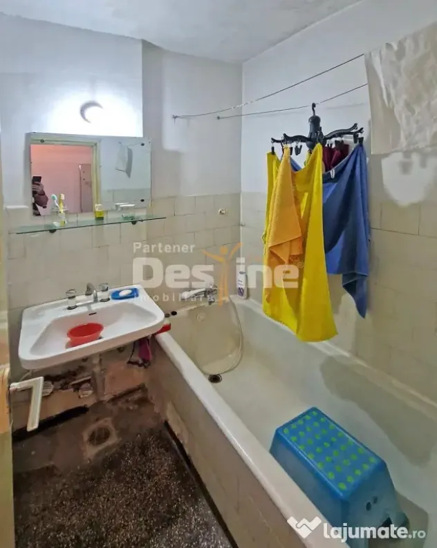APARTAMENT 3 CAMERE SEMIDECOMANDAT - Bucuresti (Bucuresti-Ilfov)