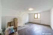 Casa cu teren de 889mp Prundu - Ideala pentru locuit sau dez 
