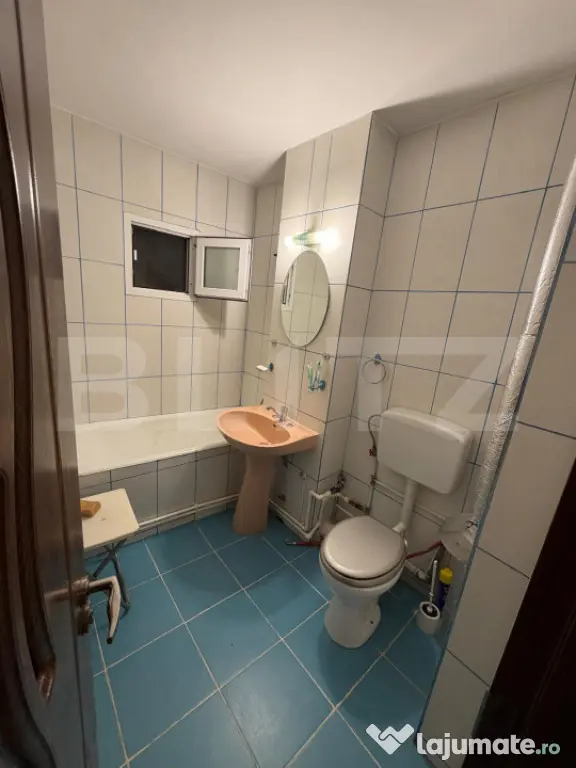 Apartament 3 camere decomandat, etaj 3, Rovine, zona Posta d - Craiova (Dolj)