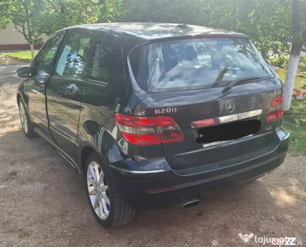 Mercedes-Benz B200