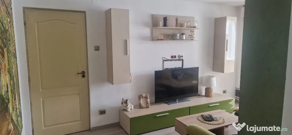 Apartament 3 camere de închiriat