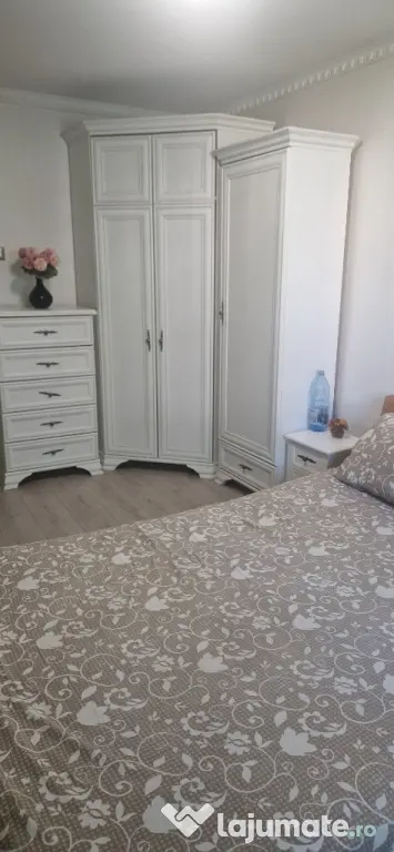 Apartament 3 camere de închiriat