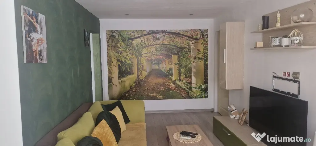 Apartament 3 camere de închiriat