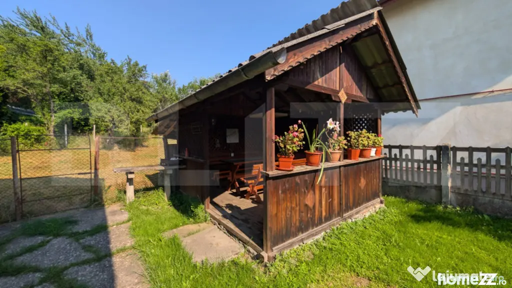 Casă individuala, 75 mp, teren 2180 mp, 2 fronturi stradale - Pucioasa (Dambovita)