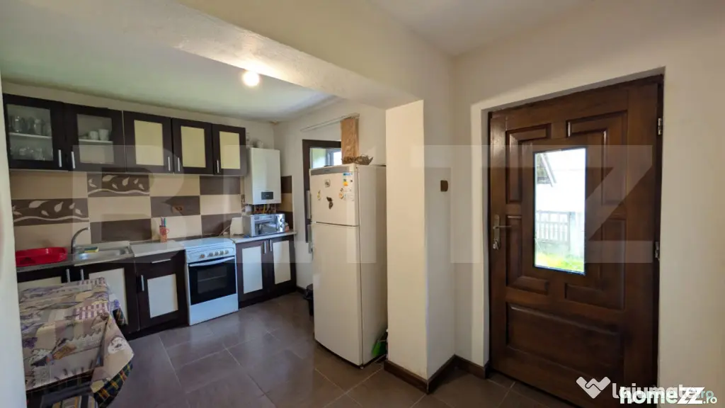 Casă individuala, 75 mp, teren 2180 mp, 2 fronturi stradale - Pucioasa (Dambovita)