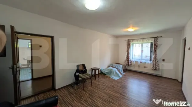 Casă individuala, 75 mp, teren 2180 mp, 2 fronturi stradale - Pucioasa (Dambovita)