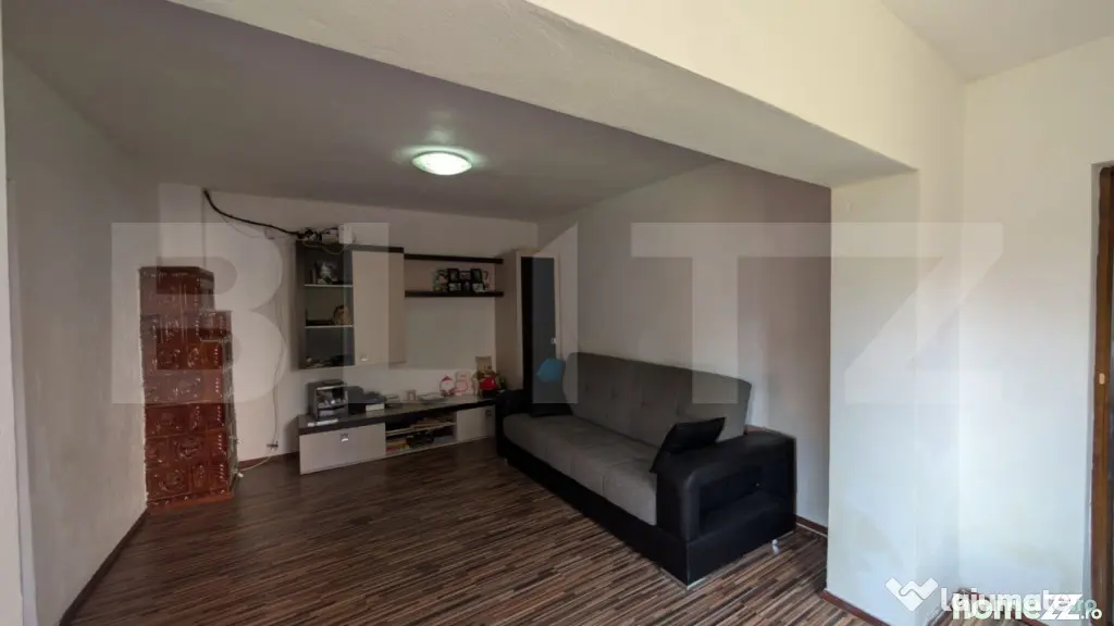 Casă individuala, 75 mp, teren 2180 mp, 2 fronturi stradale - Pucioasa (Dambovita)