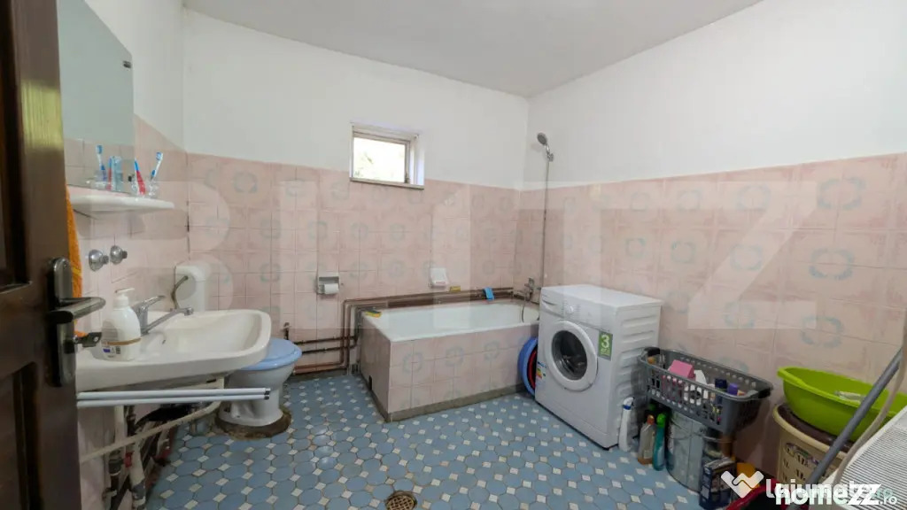 Casă individuala, 75 mp, teren 2180 mp, 2 fronturi stradale - Pucioasa (Dambovita)
