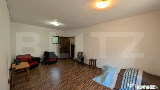 Casă individuala, 75 mp, teren 2180 mp, 2 fronturi stradale - Pucioasa (Dambovita)