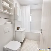 Apartament 3 camere, suprafata extinsa, decomandat, zona ver 