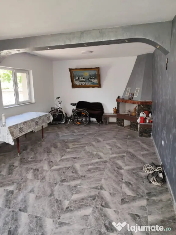 Casă spațioasă cu 800 mp teren, foișor și toate utilit?