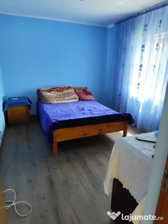 Casă spațioasă cu 800 mp teren, foișor și toate utilit?