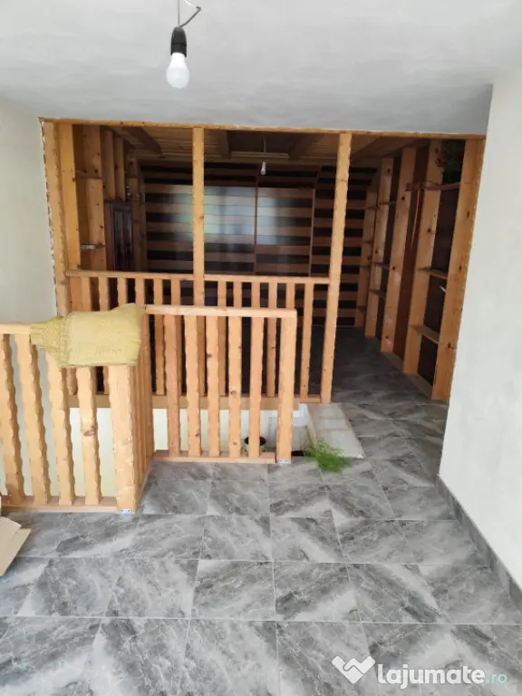 Casă spațioasă cu 800 mp teren, foișor și toate utilit?