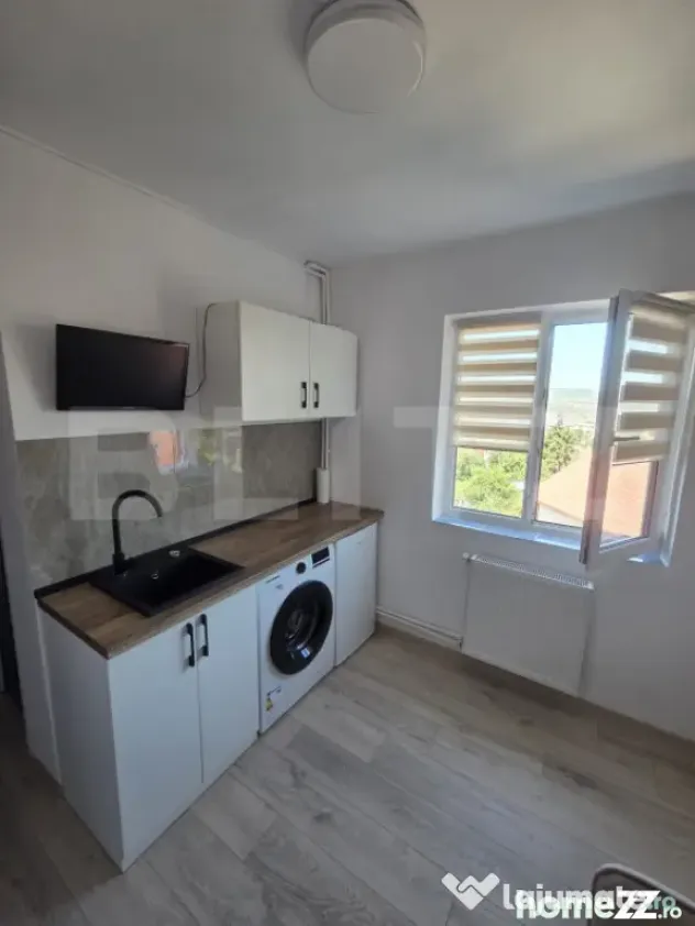 Garsonieră de vânzare, 12 mp, etaj intermediar, zona Gruia