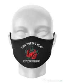 Masca personalizata reutilizabila Love doesn’t hurt Negru