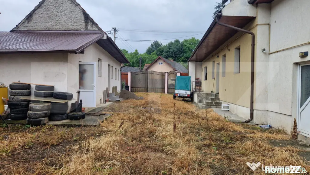 Casa cu teren 935 m , doua corpuri de case, Sacele -zona bun - Sacele (Brasov)