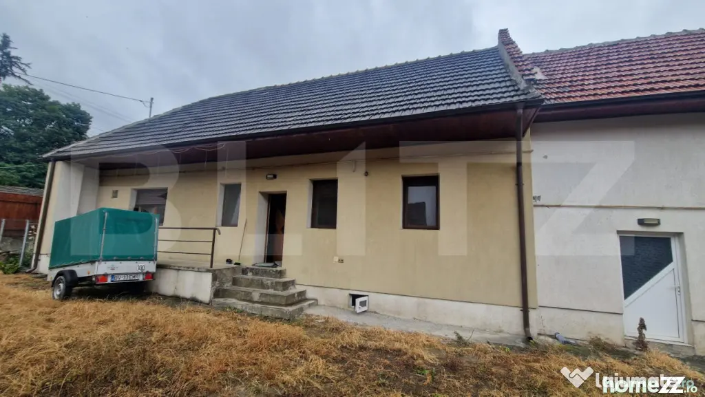 Casa cu teren 935 m , doua corpuri de case, Sacele -zona bun - Sacele (Brasov)