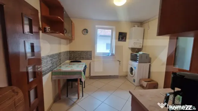 Casa cu teren 935 m , doua corpuri de case, Sacele -zona bun - Sacele (Brasov)
