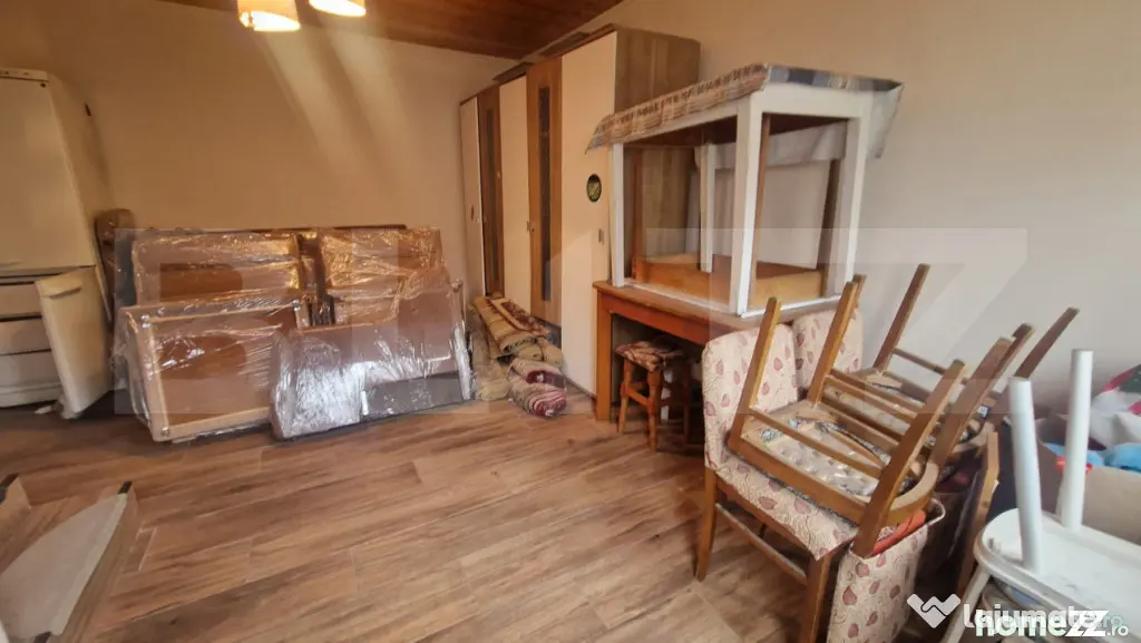 Casa cu teren 935 m , doua corpuri de case, Sacele -zona bun - Sacele (Brasov)
