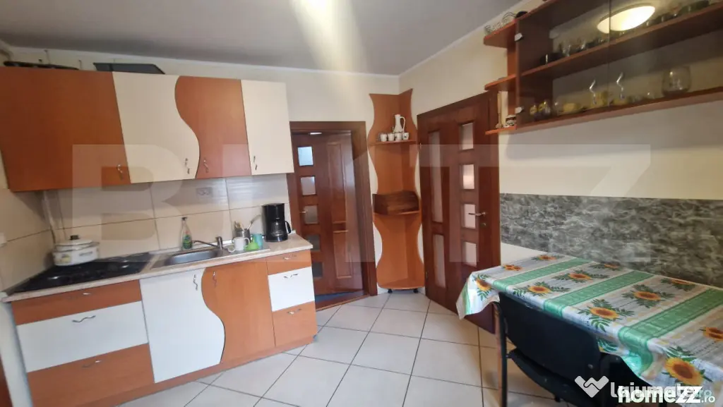 Casa cu teren 935 m , doua corpuri de case, Sacele -zona bun - Sacele (Brasov)