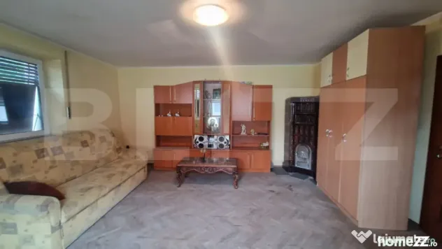 Casa cu teren 935 m , doua corpuri de case, Sacele -zona bun - Sacele (Brasov)