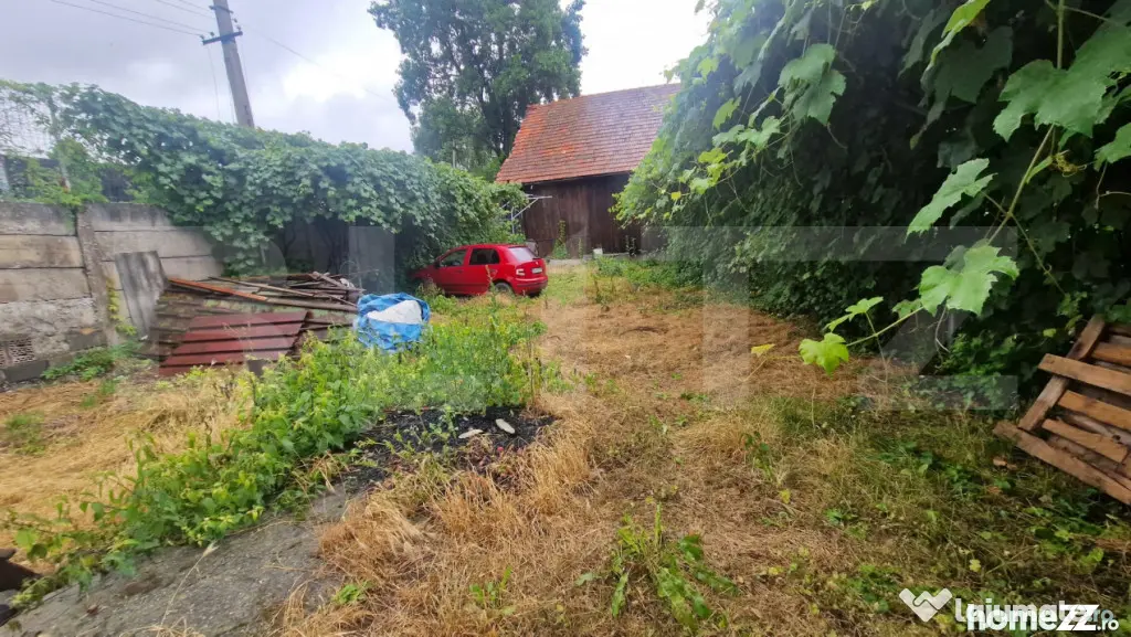 Casa cu teren 935 m , doua corpuri de case, Sacele -zona bun - Sacele (Brasov)