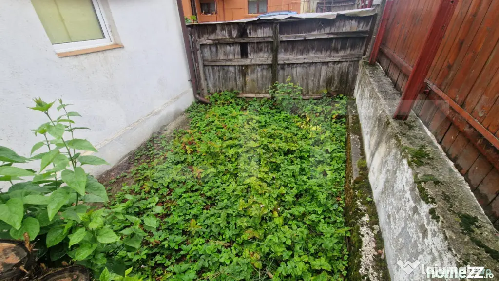 Casa cu teren 935 m , doua corpuri de case, Sacele -zona bun - Sacele (Brasov)