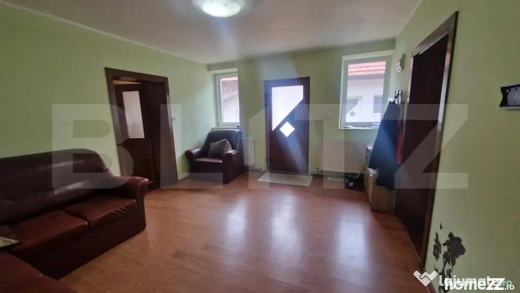 Casa cu teren 935 m , doua corpuri de case, Sacele -zona bun - Sacele (Brasov)