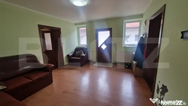 Casa cu teren 935 m , doua corpuri de case, Sacele -zona bun - Sacele (Brasov)