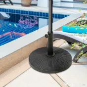 Outsunny Bază Rotundă pentru Umbrelă, Efect Ratan, de 12,5 kg, Suport pentru Stâlpi de 38mm și 48mm, Ø44,5 cm, Negru