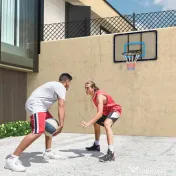 SPORTNOW Coș de Baschet de Perete, Mini Coș de Baschet cu Panou Indestructibil și Cerc din Oțel, 113x61x73 cm, Negru 
