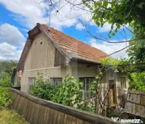 Casa traditionala din caramida in satul Anghelus