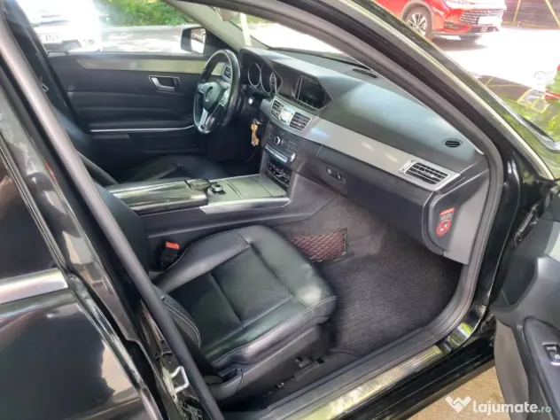 Vând Mercedes w212 motor defect