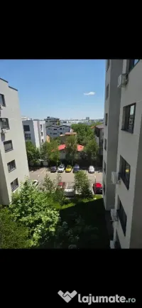 Închiriez apartament cu 2 camere 
