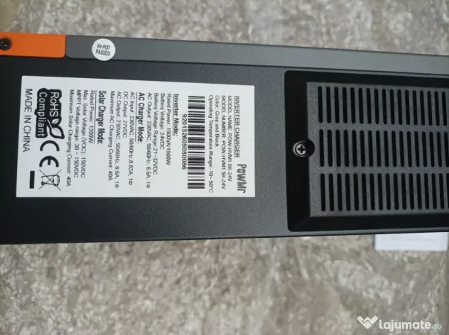 Invertor Solar Hibrid PowMr, 1500W, CC 24 volti cu Controler de Incarcare Solar MPPT Incorporat de 80A.