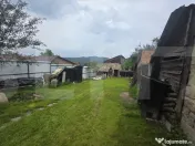 Casa taraneasca de lemn cu veranda 