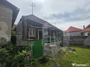 Casa taraneasca de lemn cu veranda 