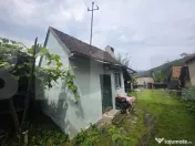 Casa taraneasca de lemn cu veranda 