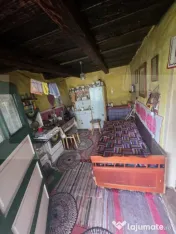 Casa taraneasca de lemn cu veranda 