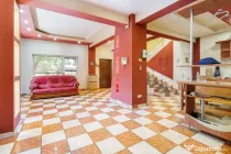 Casa cu curte | Cladire pentru activitati comerciale si s...