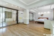 Casa cu curte | Cladire pentru activitati comerciale si s... 