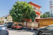 Casa cu curte | Cladire pentru activitati comerciale si s... 