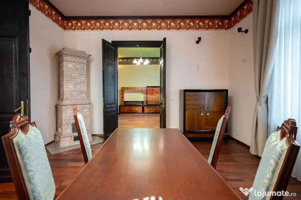 Apartament cu 3 camere de vânzare în zona Centrul Istoric
