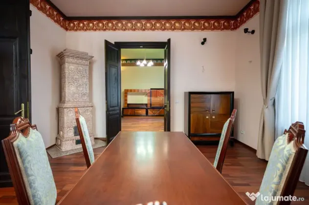 Apartament cu 3 camere de vânzare în zona Centrul Istoric