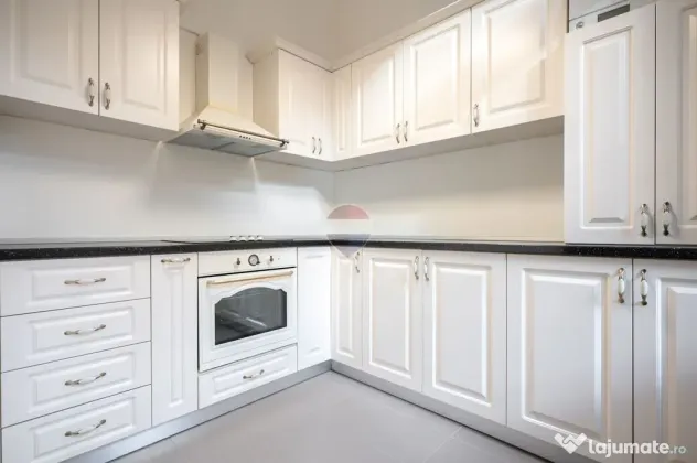 Apartament cu 3 camere de vânzare în zona Centrul Istoric