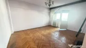Apartament 3 camere decomandat, Central, Etaj 2, Bloc 1986, 