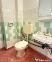 Apartament 3 camere decomandat, Central, Etaj 2, Bloc 1986, 