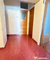 Apartament 3 camere decomandat, Central, Etaj 2, Bloc 1986, 
