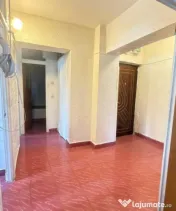 Apartament 3 camere decomandat, Central, Etaj 2, Bloc 1986, 
